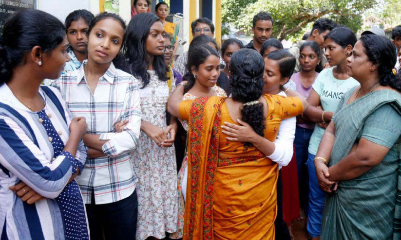 ഉദ്വേഗത്തിന്‍റെ പത്ത് മണിക്കൂർ;  കാട്ടിൽ കുടുങ്ങിയവർ രക്ഷപ്പെട്ടത് അത്ഭുതകരമായി