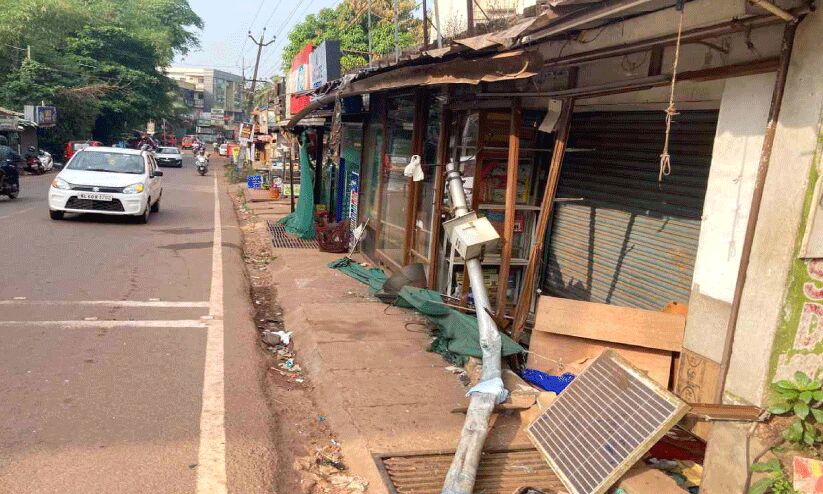 അ​ഞ്ച​ര​ക്ക​ണ്ടി ജ​ങ്ഷ​നി​ൽ അ​പ​ക​ടം തു​ട​ർ​ക്ക​ഥ: പ​രി​ഹാ​രം എ​ന്ന് ഉ​ണ്ടാ​വും?