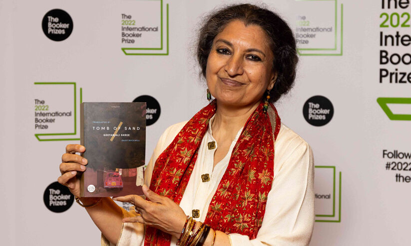 ഗീതാഞ്ജലി ശ്രീയുടെ ‘Tomb of Sand’ വായിക്കുന്നു. ഗീതാഞ്ജലി ശ്രീയുടെ ‘Tomb of Sand’ വായിക്കുന്നു.