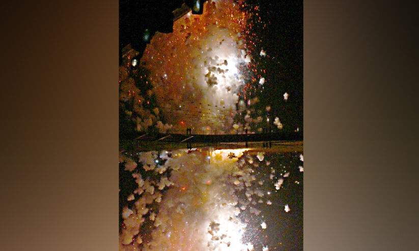 നെന്മാറ-വല്ലങ്ങി വേല; ഗം​ഭീ​ര​മാ​യി പ​ക​ൽ വെ​ടി​ക്കെ​ട്ട്