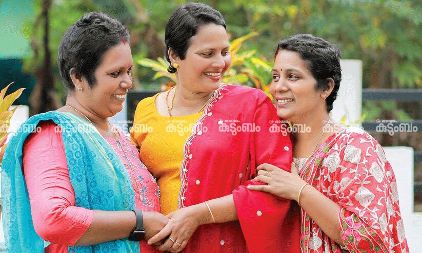 ഒരു വീടുപോലെ കഴിഞ്ഞ മൂന്നു കൂട്ടുകാരികൾക്കും കാൻസർ ബാധിച്ചത് ഒരുമിച്ച്... ഇവരുടെ സൗഹൃദത്തിന് മുന്നിൽ കാൻസർ തോറ്റുപിന്മാറിയ കഥയറിയാം ഒരു വീടുപോലെ കഴിഞ്ഞ മൂന്നു കൂട്ടുകാരികൾക്കും കാൻസർ ബാധിച്ചത് ഒരുമിച്ച്... ഇവരുടെ സൗഹൃദത്തിന് മുന്നിൽ കാൻസർ തോറ്റുപിന്മാറിയ കഥയറിയാം