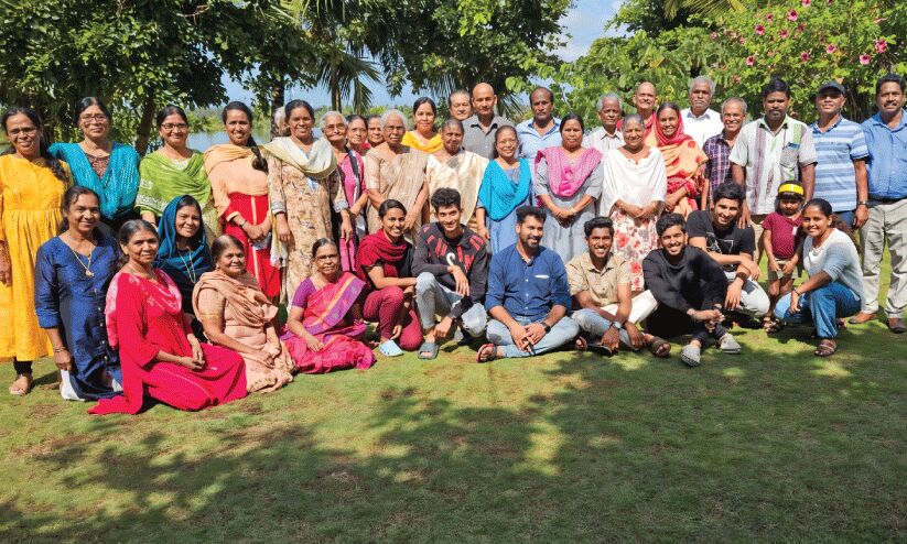 വിജ്ഞാനദാഹികളായ അമ്മൂമ്മമാർക്കും അപ്പൂപ്പന്മാർക്കുമായി എറണാകുളം തേവര എസ്.എച്ച് കോളജിൽ ഒരു ക്ലബുണ്ട് വിജ്ഞാനദാഹികളായ അമ്മൂമ്മമാർക്കും അപ്പൂപ്പന്മാർക്കുമായി എറണാകുളം തേവര എസ്.എച്ച് കോളജിൽ ഒരു ക്ലബുണ്ട്