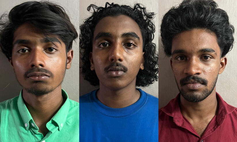 52കാരനെ ലക്ഷ്യമിട്ട 15കാരന്റെ ഹണി ട്രാപ്പ്: കൗമാരക്കാരായ പ്രതികൾ റിമാൻഡിൽ 52കാരനെ ലക്ഷ്യമിട്ട 15കാരന്റെ ഹണി ട്രാപ്പ്: കൗമാരക്കാരായ പ്രതികൾ റിമാൻഡിൽ