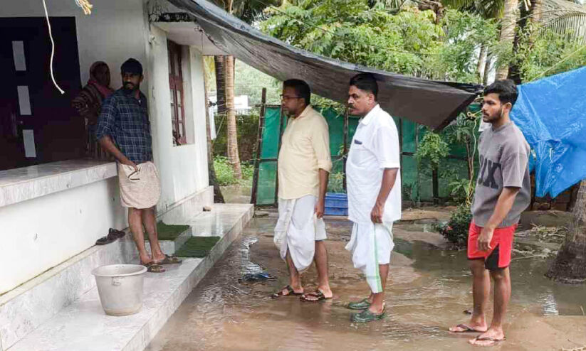 താനൂരിൽ കടലാക്രമണം രൂക്ഷം; തീരവാസികൾ ഭീതിയിൽ താനൂരിൽ കടലാക്രമണം രൂക്ഷം; തീരവാസികൾ ഭീതിയിൽ