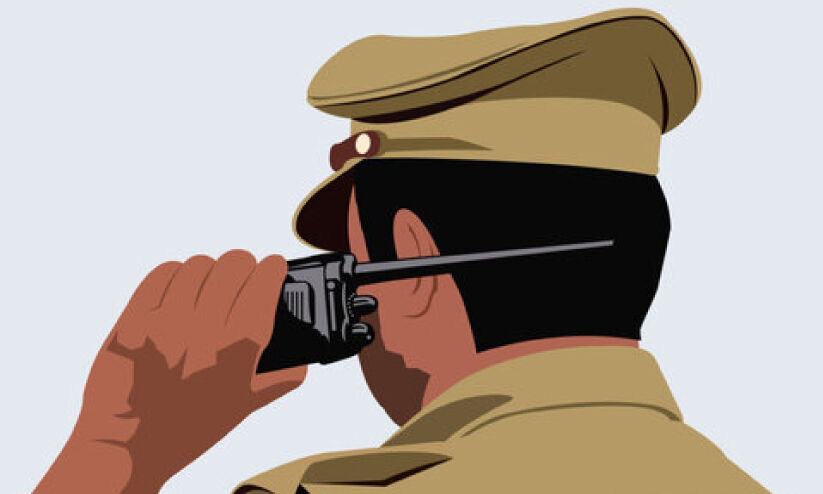 കീശയിൽനിന്ന്​ പണമെടുത്ത്​ പിഴ അടക്കില്ലെന്ന്​ പൊലീസുകാർ; നാണക്കേട്​ ഒഴിവാക്കാൻ ശ്രമം