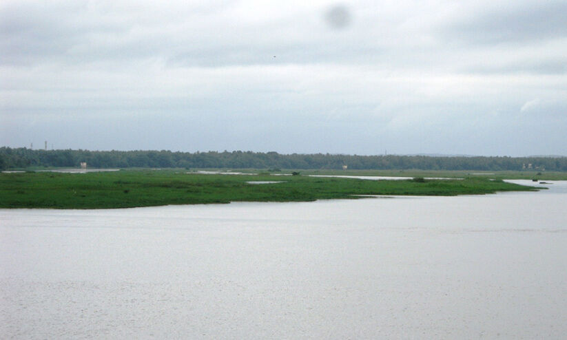 അ​പ​ക​ട​ക്കെ​ണി​യൊ​രു​ക്കി ഭാ​ര​ത​പ്പു​ഴ; പു​ഴ​യു​ടെ ച​തി​ക്കു​ഴി​ക​ളി​ൽ ഒ​രു വ​ർ​ഷ​ത്തി​നി​ടെ 14 മു​ങ്ങി​മ​ര​ണം