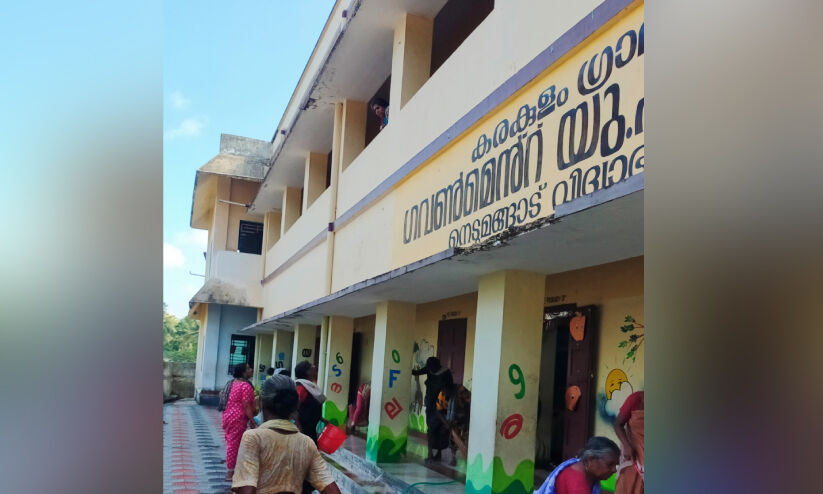 പ​ദ്ധ​തി മു​ട​ങ്ങാ​തി​രി​ക്കാ​ൻ ക​ട​ത്തി​ൽ മുങ്ങി പ്ര​ഥ​മാ​ധ്യാ​പ​ക​ർ