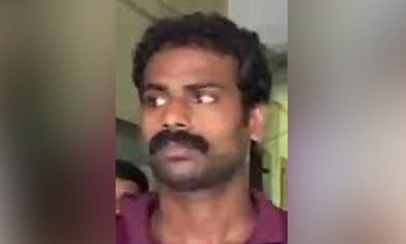 ഇരുവഴിഞ്ഞി പുഴയിൽ മാലിന്യം തള്ളിയ സംഭവം: പ്രധാന പ്രതി പിടിയിൽ ഇരുവഴിഞ്ഞി പുഴയിൽ മാലിന്യം തള്ളിയ സംഭവം: പ്രധാന പ്രതി പിടിയിൽ