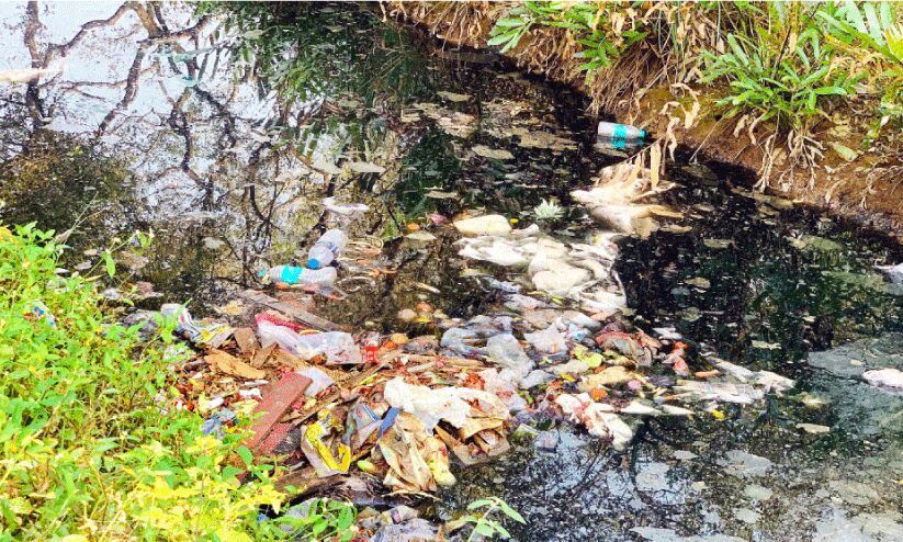 പ​ഴ​യ​ങ്ങാ​ടി​യി​ൽ അ​ശാ​സ്ത്രീ​യ മാ​ലി​ന്യ സം​സ്ക​ര​ണം; ജി​ല്ല എ​ൻ​ഫോ​ഴ്സ്മെ​ന്‍റ് സ്ക്വാ​ഡ് 40,000 രൂ​പ പി​ഴ​യി​ട്ടു