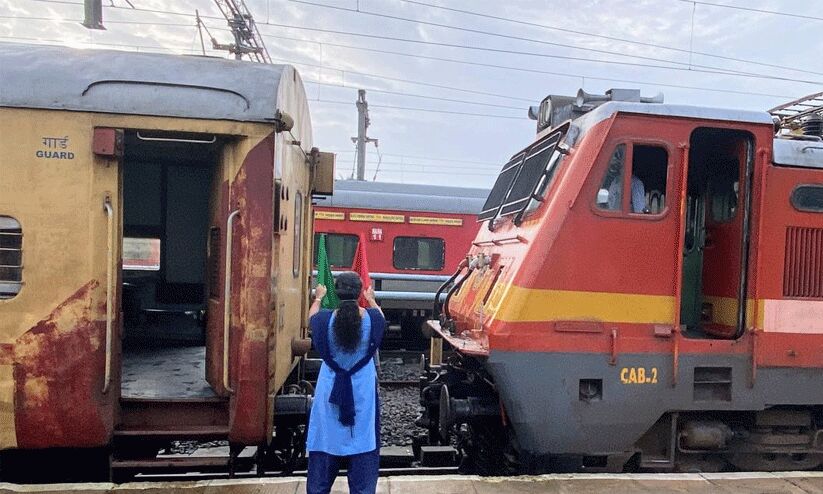 ലോക്കോ പൈലറ്റുമാരുടെ സമരം; ഗുഡ്സ് ട്രെയിനുകൾക്ക് നിയന്ത്രണം ലോക്കോ പൈലറ്റുമാരുടെ സമരം; ഗുഡ്സ് ട്രെയിനുകൾക്ക് നിയന്ത്രണം