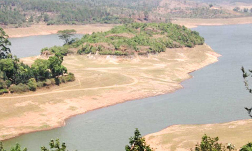 കു​ളി​ർ​മ​യാ​ണ്​ ആ​ന​യി​റ​ങ്ക​ൽ