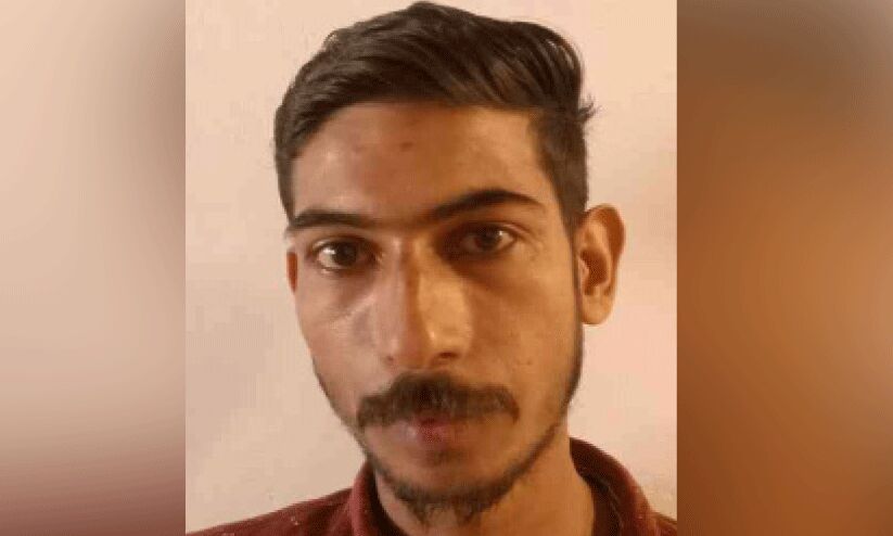 സ്വകാര്യബസ് ക്ലീനറെ വെട്ടിപരിക്കേൽപ്പിച്ചു സ്വകാര്യബസ് ക്ലീനറെ വെട്ടിപരിക്കേൽപ്പിച്ചു