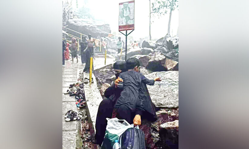 വിനോദ സഞ്ചാര കേന്ദ്രങ്ങളിൽ അടിസ്ഥാന സൗകര്യമില്ല; ജനം വലയുന്നു വിനോദ സഞ്ചാര കേന്ദ്രങ്ങളിൽ അടിസ്ഥാന സൗകര്യമില്ല; ജനം വലയുന്നു