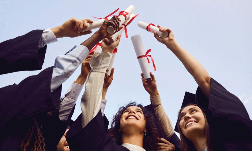 ‘താൽപര്യവും കഴിവുകളും മനസ്സിലാക്കാതെ കരിയർ തിരഞ്ഞെടുക്കുന്ന അവസ്ഥയിലേക്ക് വിദ്യാർഥികൾ എത്തുന്നു’ -അറിയാം, പുതിയ കാലത്ത് കരിയർ തിരഞ്ഞെടുക്കുമ്പോൾ ശ്രദ്ധിക്കേണ്ട കാര്യങ്ങൾ ‘താൽപര്യവും കഴിവുകളും മനസ്സിലാക്കാതെ കരിയർ തിരഞ്ഞെടുക്കുന്ന അവസ്ഥയിലേക്ക് വിദ്യാർഥികൾ എത്തുന്നു’ -അറിയാം, പുതിയ കാലത്ത് കരിയർ തിരഞ്ഞെടുക്കുമ്പോൾ ശ്രദ്ധിക്കേണ്ട കാര്യങ്ങൾ