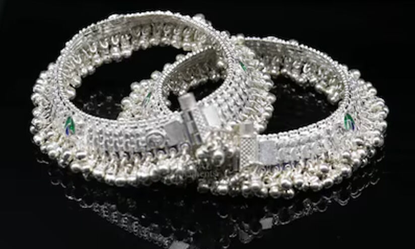 കിലോക്ക് ഒന്നരലക്ഷം; വെള്ളി വിലയും കുതിച്ചുയരുന്നു കിലോക്ക് ഒന്നരലക്ഷം; വെള്ളി വിലയും കുതിച്ചുയരുന്നു