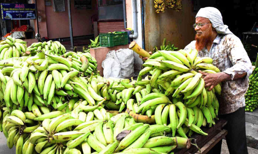 ഇ​ത്ത​വ​ണ​യും ഓ​ണ​വി​പ​ണി​യി​ൽ നേ​ന്ത്ര​ക്കാ​യ വി​ൽ​പ​ന ഉ​ഷാ​ർ