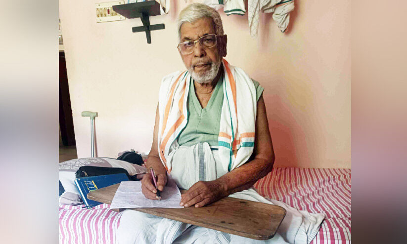 നവതിയിലും അക്ഷര പ്രേമവുമായി അബൂബക്കര്‍