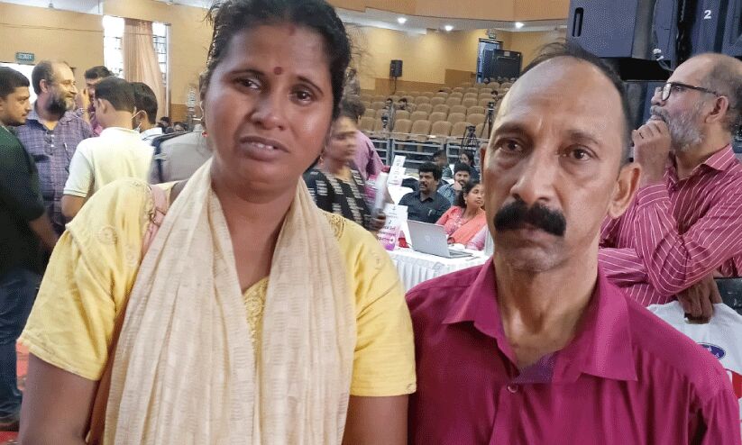 ഇനി വീടിന്റെ ചുമരുകൾ മിണ്ടും ഈ ദമ്പതികളോട് ഇനി വീടിന്റെ ചുമരുകൾ മിണ്ടും ഈ ദമ്പതികളോട്