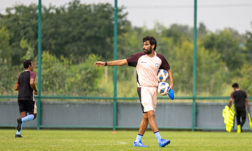 ജമീലിന്റെ ഉണർത്തുപാട്ട്; പുതിയ പരിശീലകനു കീഴിൽ പ്രതീക്ഷയോടെ നീലക്കടുവകൾ ജമീലിന്റെ ഉണർത്തുപാട്ട്; പുതിയ പരിശീലകനു കീഴിൽ പ്രതീക്ഷയോടെ നീലക്കടുവകൾ