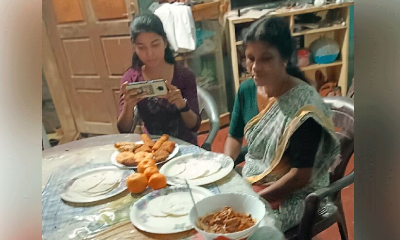 സഹപാഠികൾ പകർന്ന നോമ്പിലൂടെ  അനഘ; പിന്തുണയുമായി മാതാവും