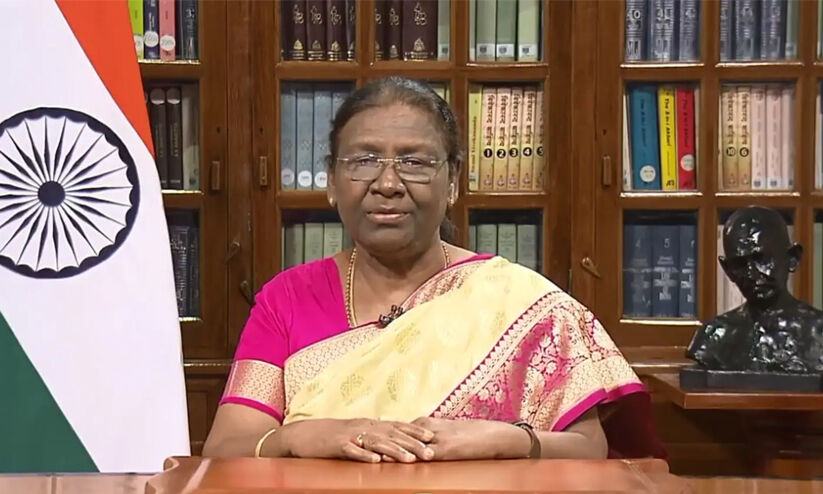 നാവികസേന സ്വയം നവീകരിക്കണം- രാഷ്ട്രപതി നാവികസേന സ്വയം നവീകരിക്കണം- രാഷ്ട്രപതി