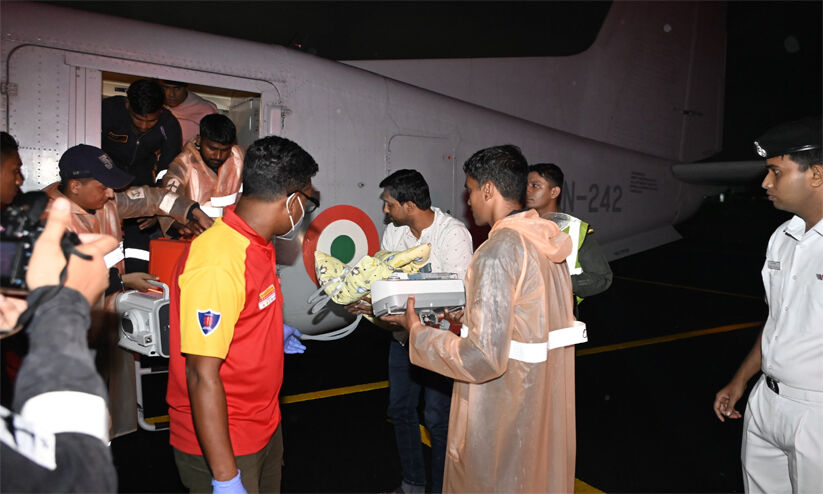 നാവികസേന ദൗത്യം വിജയം; മൂന്നു ദിവസം പ്രായമുള്ള കുഞ്ഞിനെ ലക്ഷദ്വീപിൽ നിന്ന് കൊച്ചിയിലെത്തിച്ചു