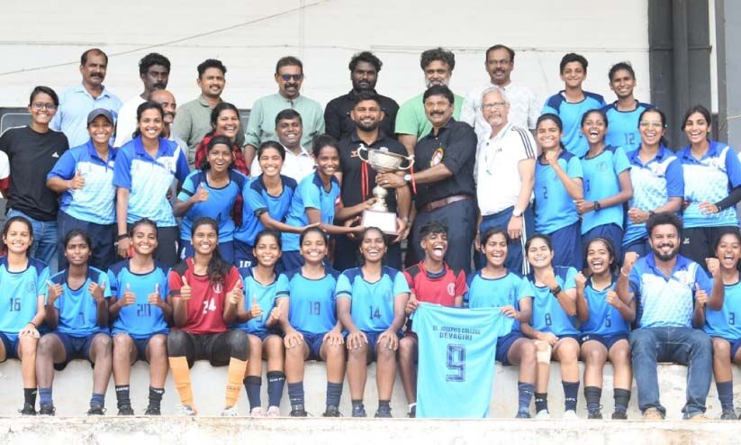 കാലിക്കറ്റ് സർവകലാശാലവനിത ഫുട്ബാൾ: ദേവഗിരി ചാമ്പ്യന്മാർ കാലിക്കറ്റ് സർവകലാശാലവനിത ഫുട്ബാൾ: ദേവഗിരി ചാമ്പ്യന്മാർ