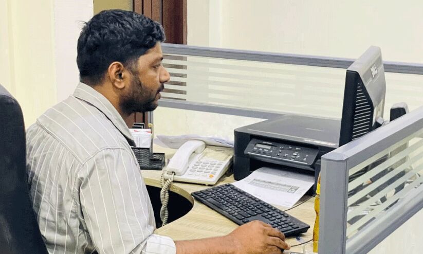 ത​ള​രി​ല്ല ജീ​വി​തം; സ്ട്രോ​ക്കി​നെ​യും തോ​ൽ​പി​ച്ച് ശി​ഹാ​ബ് തി​ര​ക്കി​ലാ​ണ്