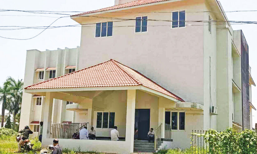 പ്ര​വ​ർ​ത്ത​നം തു​ട​ങ്ങാ​തെ ചാ​ല​ക്കു​ടി ആ​യു​ഷ് ആശുപത്രി