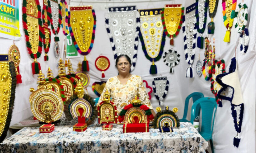 നെ​റ്റി​പ​ട്ട​വും തി​ട​മ്പും നി​ർ​മിച്ച് വി​ജ​യ​ഗാ​ഥ​യി​ൽ വീ​ട്ട​മ്മ