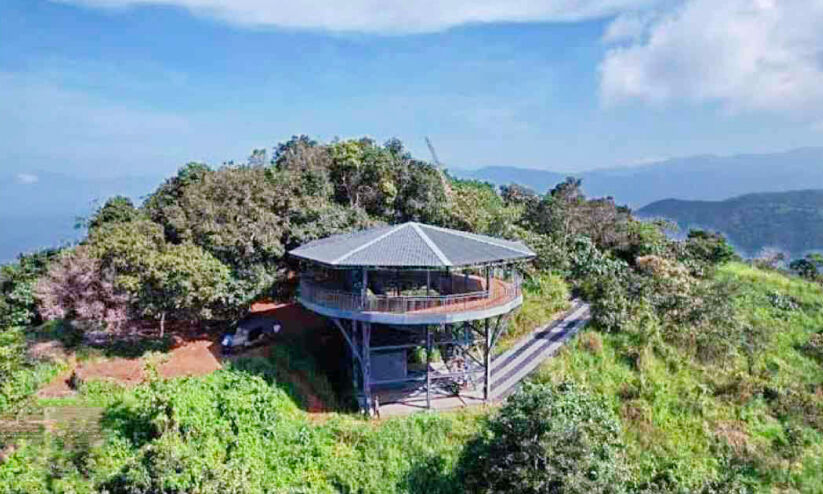 കാട്ടുപോത്ത് ഭീഷണി; നമ്പികുളം കാറ്റുള്ളമല ടൂറിസം കേന്ദ്രത്തിൽ സഞ്ചാരികൾക്ക് വിലക്ക് കാട്ടുപോത്ത് ഭീഷണി; നമ്പികുളം കാറ്റുള്ളമല ടൂറിസം കേന്ദ്രത്തിൽ സഞ്ചാരികൾക്ക് വിലക്ക്