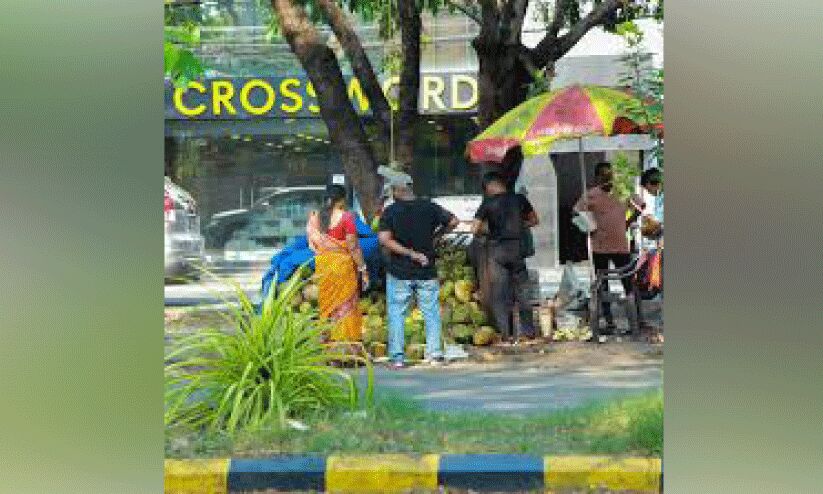തെ​രു​വ് ക​ച്ച​വ​ടം: ക​ര​ട് ബൈ​ലോ പു​റ​ത്തി​റ​ക്കി മ​ണ്ണാ​ർ​ക്കാ​ട് ന​ഗ​ര​സ​ഭ