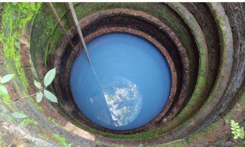 വീട്ടുകിണറിലെ വെള്ളത്തിന് നീല നിറം വീട്ടുകിണറിലെ വെള്ളത്തിന് നീല നിറം