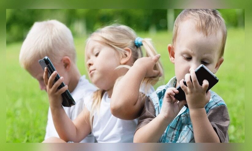 കുട്ടികളിലെ ഫോൺ അഡിക്ഷൻ; രക്ഷിതാക്കൾ ശ്രദ്ധിക്കുക