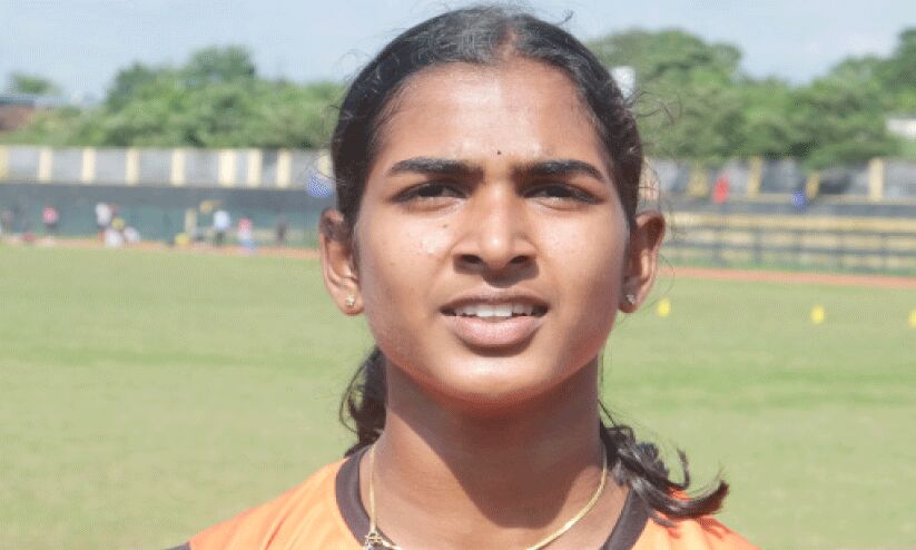 വേ​ദ​ന​ക​ളേ മാ​റിനി​ൽ​ക്കൂ​;   അ​ന്ന സു​വ​ർ​ണ​ക്കു​തി​പ്പി​ലാ​ണ്