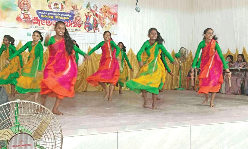 ആസ്വാദക മനം കവർന്ന് ഗോത്രനൃത്തങ്ങൾ ആസ്വാദക മനം കവർന്ന് ഗോത്രനൃത്തങ്ങൾ