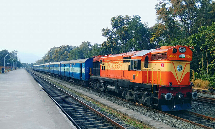 നിലമ്പൂർ-ഷൊർണൂർ റെയിൽ പാത കോച്ചുകളുടെ വർധനവ് യാത്രക്കാർക്ക് ആശ്വാസമാകും നിലമ്പൂർ-ഷൊർണൂർ റെയിൽ പാത കോച്ചുകളുടെ വർധനവ് യാത്രക്കാർക്ക് ആശ്വാസമാകും