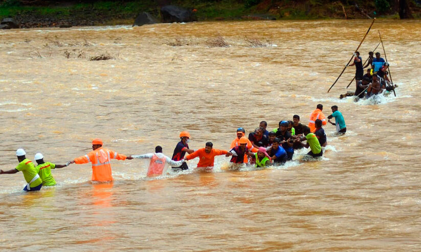 ഉരുളിൻ നിദ്രയിൽ തേങ്ങലടങ്ങാതെ ചാലിയാർ... ഉരുളിൻ നിദ്രയിൽ തേങ്ങലടങ്ങാതെ ചാലിയാർ...