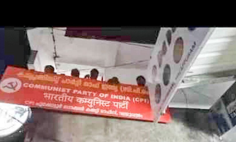 പൂക്കോട്ടൂര് സി.പി.ഐ ഘടകത്തില് കൂട്ടരാജി; ലോക്കല് കമ്മിറ്റി, ബ്രാഞ്ച് ഭാരവാഹികൾ ഉള്പ്പെടെയുള്ളവര് പാര്ട്ടി വിട്ടു പൂക്കോട്ടൂര് സി.പി.ഐ ഘടകത്തില് കൂട്ടരാജി; ലോക്കല് കമ്മിറ്റി, ബ്രാഞ്ച് ഭാരവാഹികൾ ഉള്പ്പെടെയുള്ളവര് പാര്ട്ടി വിട്ടു