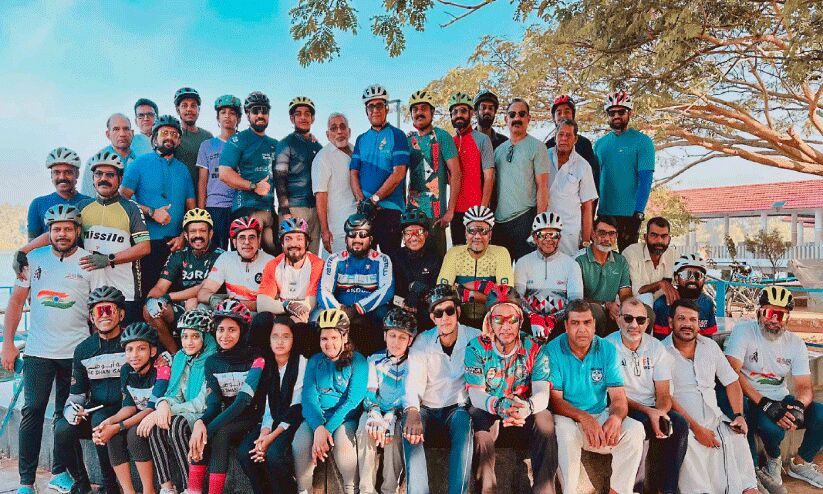 ഭരണഘടന ഉയർത്തിപ്പിടിക്കാൻ സൈക്കിൾ യാത്ര ഭരണഘടന ഉയർത്തിപ്പിടിക്കാൻ സൈക്കിൾ യാത്ര