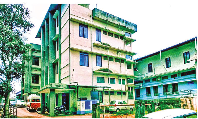 മു​ഖ്യ​മ​ന്ത്രി​യും മ​ന്ത്രി​മാ​രും അ​റി​യാ​ൻ...; സാ​മൂ​ഹി​കാ​രോ​ഗ്യ കേ​ന്ദ്ര​ം കെ​ട്ടി​ടം   നോ​ക്കു​കു​ത്തി; ഡ​യാ​ലി​സി​സ് സെ​ന്റ​ർ എ​ങ്ങു​മെ​ത്തി​യി​ല്ല