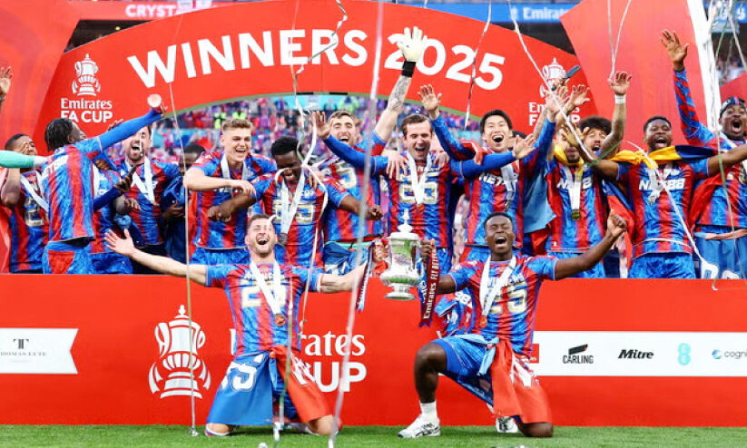 നൂറ്റാണ്ടെടുത്ത് കഴുകന്മാർ പണിത ചില്ലുകൊട്ടാരം