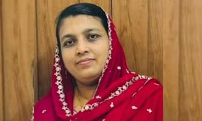 ആറുവരിപ്പാത മുറിച്ചുകടക്കുന്നതിനിടെ യുവതി ജീപ്പിടിച്ച് മരിച്ചു ആറുവരിപ്പാത മുറിച്ചുകടക്കുന്നതിനിടെ യുവതി ജീപ്പിടിച്ച് മരിച്ചു