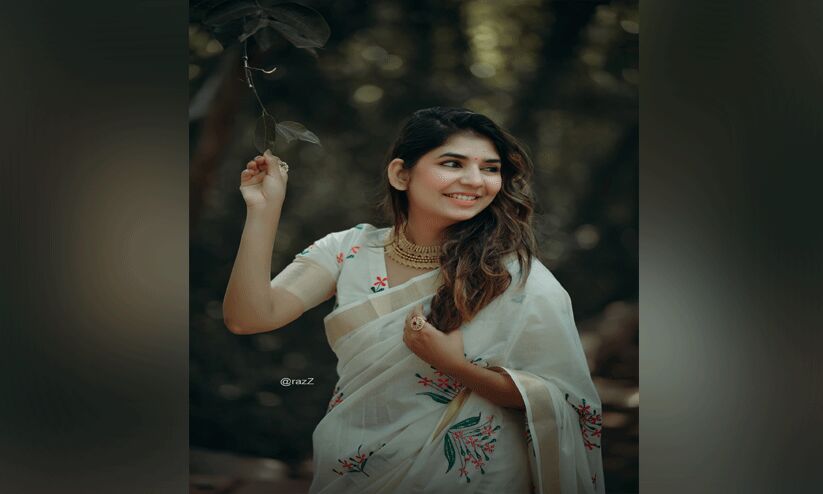 ഫീനിക്സ് പോലൊരു പെൺഗാഥ