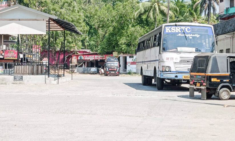 ചുങ്കപ്പാറ ബസ് സ്റ്റാൻഡ്​ നവീകരണം വൈകുന്നതിൽ   പ്രതിഷേധം ശക്തമാകുന്നു