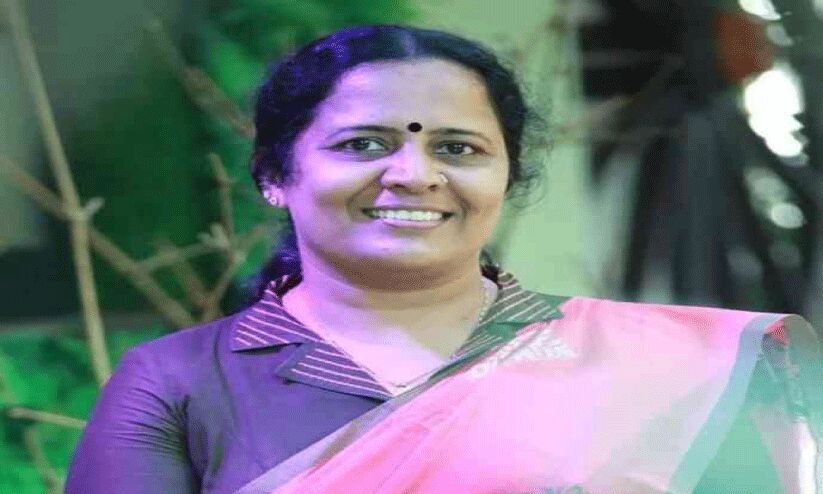 രക്ഷിതാക്കളുടെ കണ്ണീരും വേദനയും ഒപ്പിയെടുക്കുന്ന പ്രസീത ടീച്ചർ