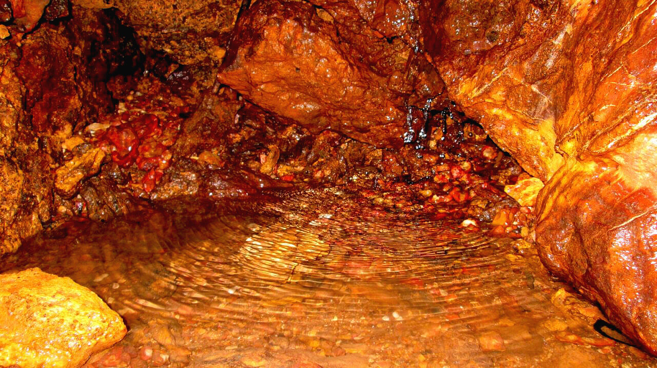 കുഞ്ഞമ്പുവിന്റെ സുരങ്ക യാത്ര കുഞ്ഞമ്പുവിന്റെ സുരങ്ക യാത്ര