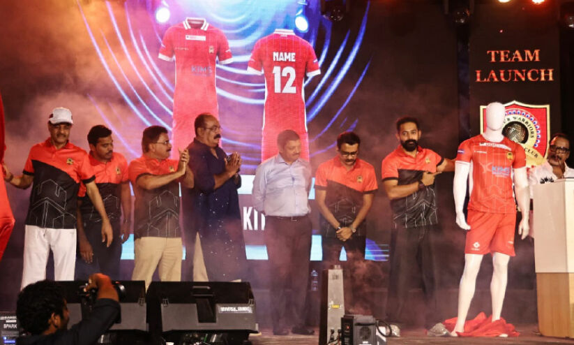 സൂപ്പര് ലീഗ് കേരള: കണ്ണൂര് വാരിയേഴ്സ് എഫ്.സി ടീമിനെ പ്രഖ്യാപിച്ചു സൂപ്പര് ലീഗ് കേരള: കണ്ണൂര് വാരിയേഴ്സ് എഫ്.സി ടീമിനെ പ്രഖ്യാപിച്ചു