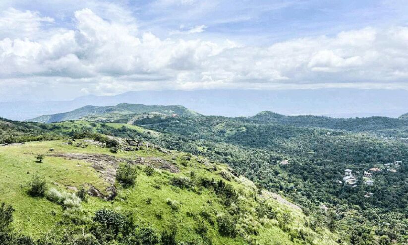 ആമപ്പാറ; മലമുകളിലെ വിസ്മയക്കാഴ്ച ആമപ്പാറ; മലമുകളിലെ വിസ്മയക്കാഴ്ച