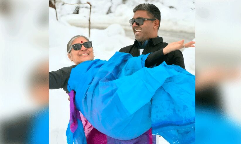 ‘അവൻ അമ്മക്കുട്ടിയാണ്’ എന്ന കളിയാക്കലുകൾ അവഗണിച്ച് ശരത് കൃഷ്ണൻ യാത്ര തുടരുന്നു, അമ്മയുടെ കൈപിടിച്ച് ‘അവൻ അമ്മക്കുട്ടിയാണ്’ എന്ന കളിയാക്കലുകൾ അവഗണിച്ച് ശരത് കൃഷ്ണൻ യാത്ര തുടരുന്നു, അമ്മയുടെ കൈപിടിച്ച്